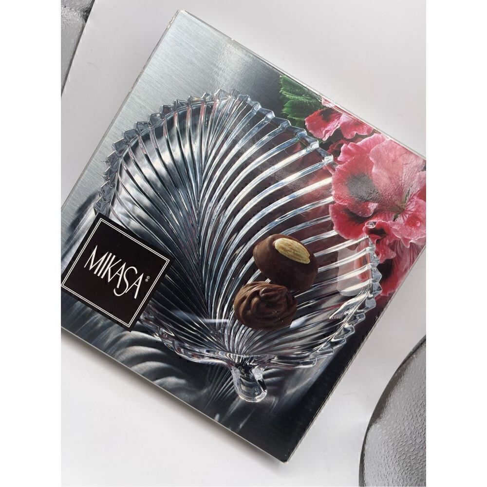 Mikasa Diamond Fire Leaf Plate with box 8 1/4